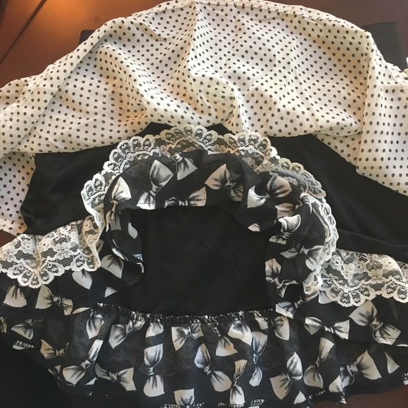 🌸Layered patterned skirt🌸 - Picture 2 of 4